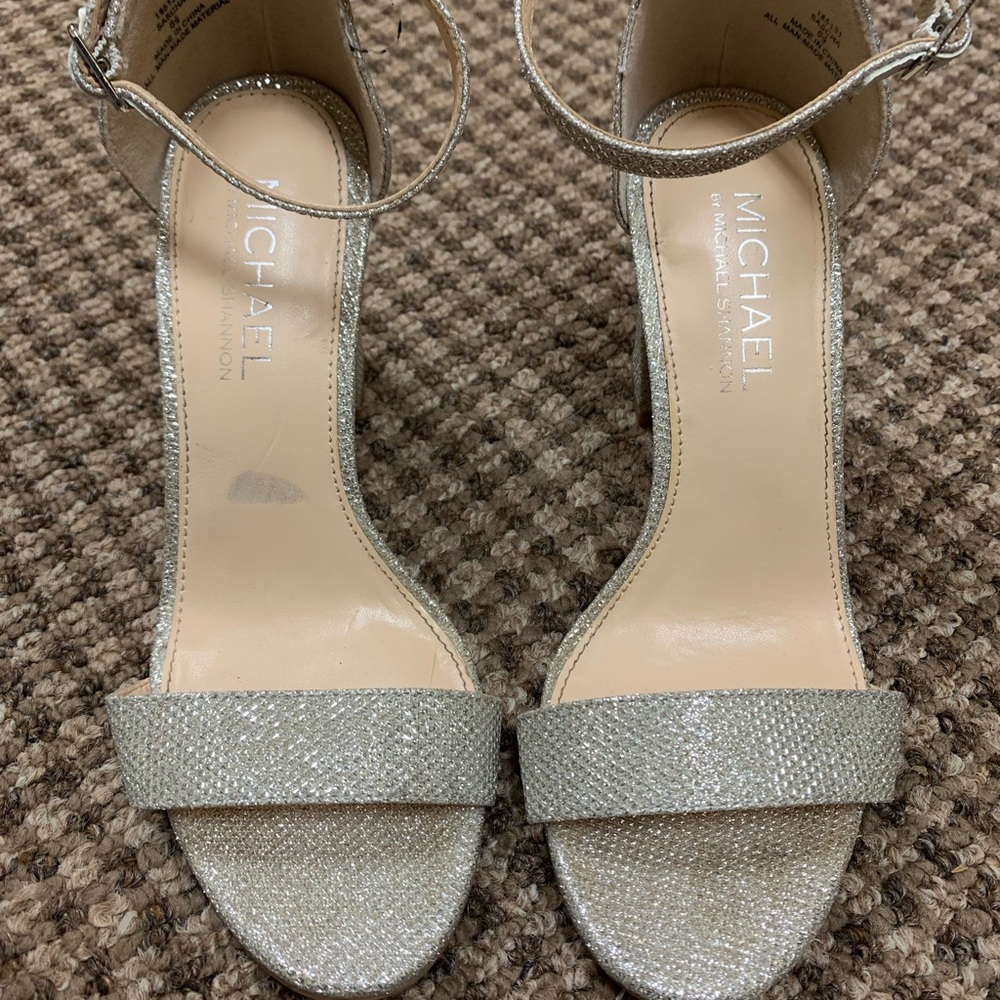 Shiny silver pumps with ankle strap, “Sasha” style